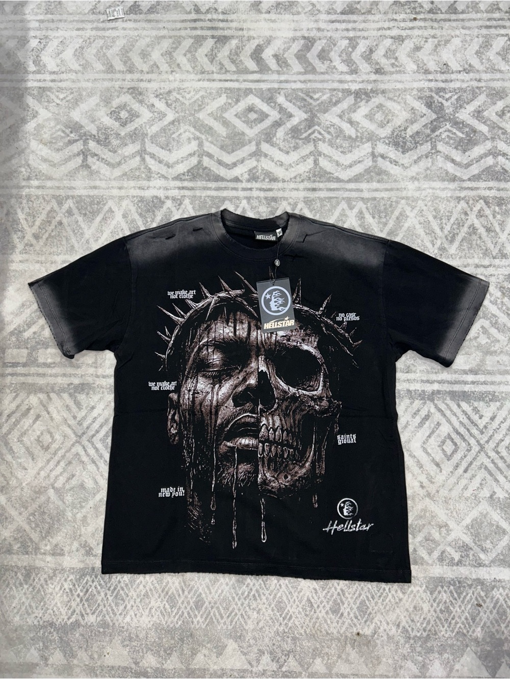 Black Graphic Skull Split-Face Tee - Men
